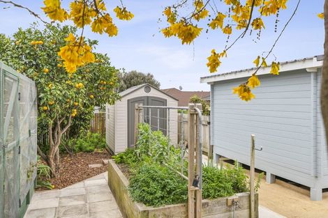 Photo of property in 18 Rewarewa Crescent, Waikanae, 5036