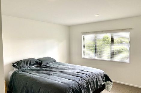 Photo of property in 3/42 Fields Parade, Oteha, Auckland, 0632