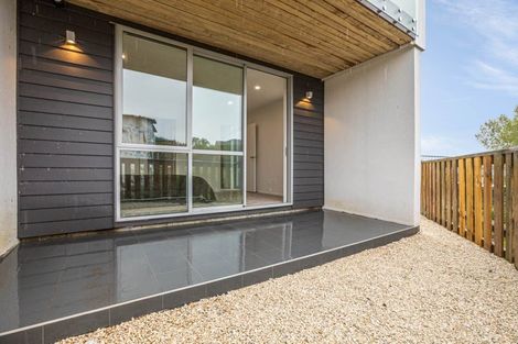 Photo of property in 1/10 Vinifera Place, Fairview Heights, Auckland, 0632