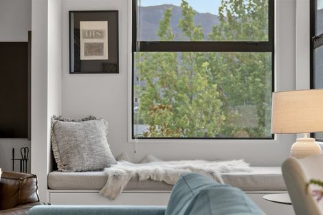 Photo of property in 1 Kirimoko Crescent, Wanaka, 9305