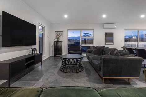 Photo of property in 11 Botany Lane, Whitby, Porirua, 5024