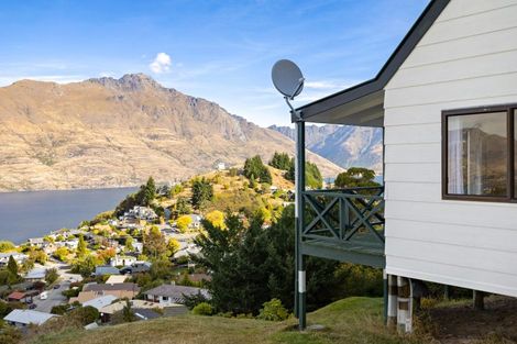 Photo of property in 1 Von Place, Fernhill, Queenstown, 9300