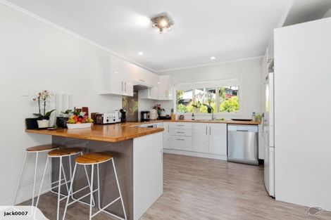 Photo of property in 41 Pohutukawa Avenue, Red Beach, 0932