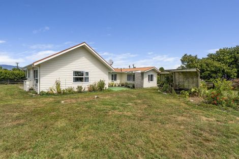 Photo of property in 318 Kuku Beach Road, Kuku, Levin, 5570