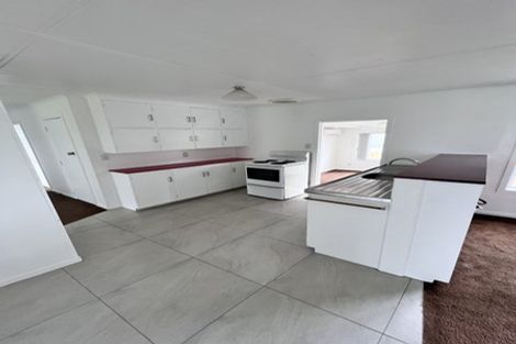 Photo of property in 93 Henderson Valley Road, Henderson, Auckland, 0612