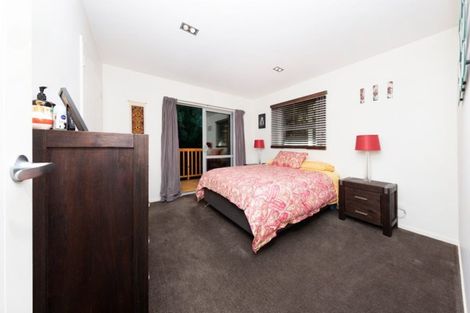 Photo of property in 2/49 Lysander Crescent, Beach Haven, Auckland, 0626