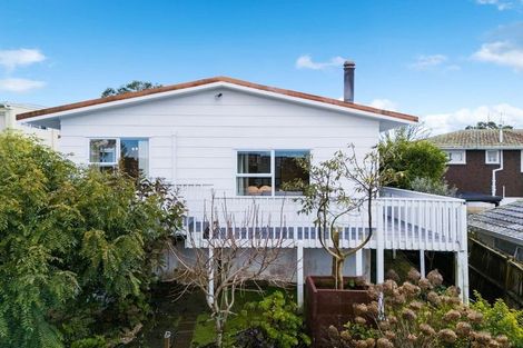 Photo of property in 37 Roberts Road, Te Atatu South, Auckland, 0610