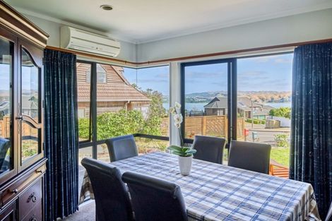 Photo of property in 22 The Crowsnest, Whitby, Porirua, 5024