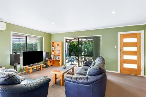 Photo of property in 21 Riserra Drive, Ranui, Auckland, 0612