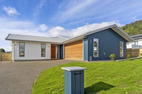 Photo of property in 18 Karearea Avenue, Waikanae, 5036