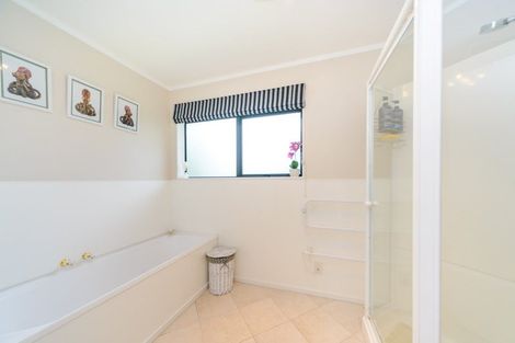 Photo of property in 27 Strachan Way, Highbury, Palmerston North, 4412