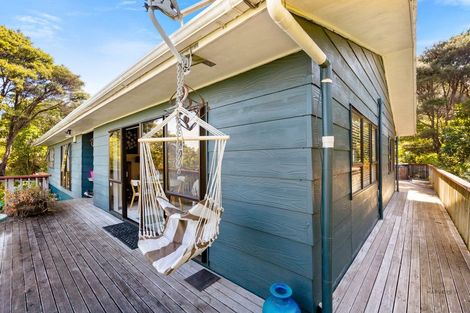 Photo of property in 38 Rauhuia Crescent, Parau, Auckland, 0604