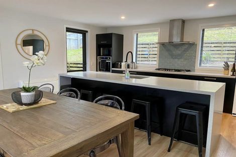 Photo of property in 15a Mackinnon Terrace, Sunshine Bay, Queenstown, 9300
