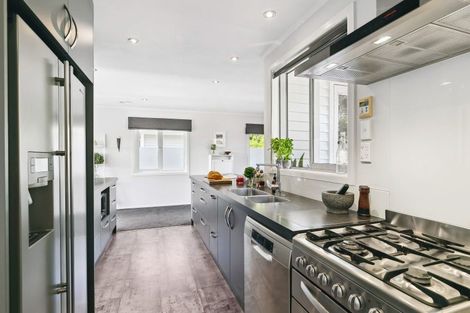 Photo of property in 9 Balmain Street, Newlands, Wellington, 6037