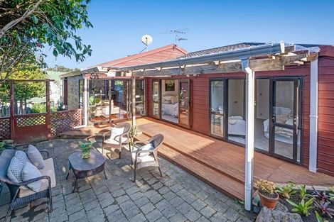 Photo of property in 2/8 Antrim Grove, Bayview, Auckland, 0629