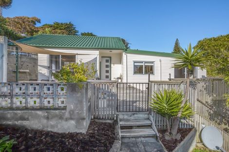 Photo of property in 1 The Spinney, Titahi Bay, Porirua, 5022