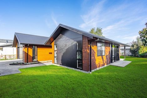Photo of property in 7 Chisholm Place, Carterton, 5713