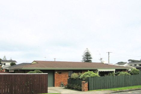 Photo of property in 2 Middleton Road, Paraparaumu Beach, Paraparaumu, 5032