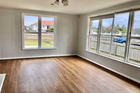 Photo of property in 57 Kelman Road, Kelston, Auckland, 0602
