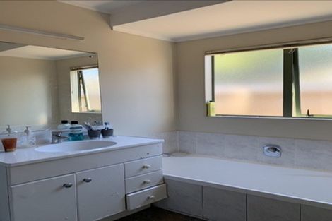 Photo of property in 29 Koru Street, Mangere Bridge, Auckland, 2022