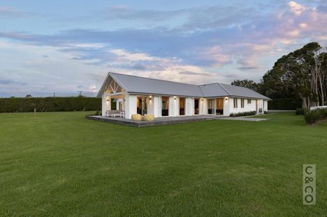 Photo of property in 88 Taupaki Road, Taupaki, 0782