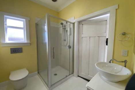 Photo of property in 8 Guthrie Street, Waterloo, Lower Hutt, 5011