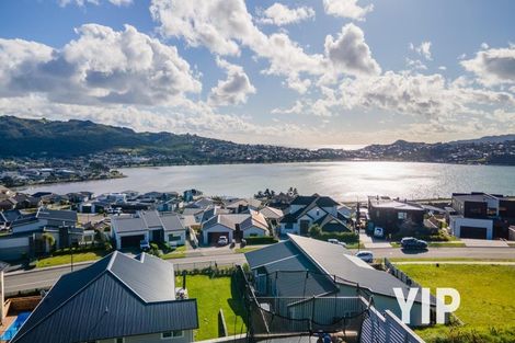 Photo of property in 10 Okupe Grove, Aotea, Porirua, 5024