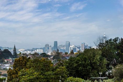 Photo of property in 301 Sunset Road, Sunnynook, Auckland, 0632