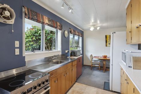 Photo of property in 18 Rewarewa Crescent, Waikanae, 5036