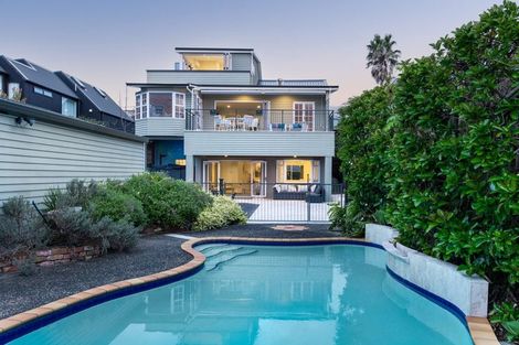 Photo of property in 147 Churchill Road, Rothesay Bay, Auckland, 0630