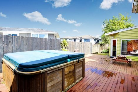 Photo of property in 3 Crompton Road, Massey, Auckland, 0614