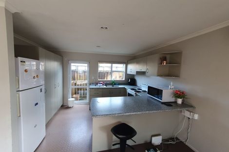 Photo of property in 2 Wattle Street, New Lynn, Auckland, 0600