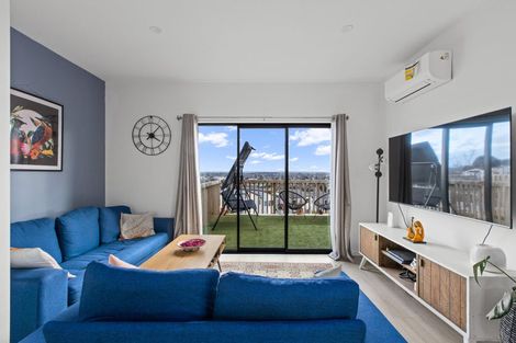 Photo of property in 20a Putiputi Way, Papakura, 2110