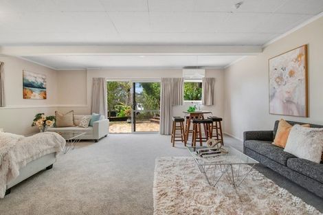 Photo of property in 1 Wanita Place, Totara Vale, Auckland, 0629