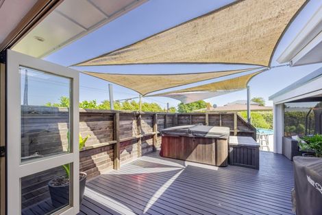 Photo of property in 21 Pitt Street, Clive, 4102