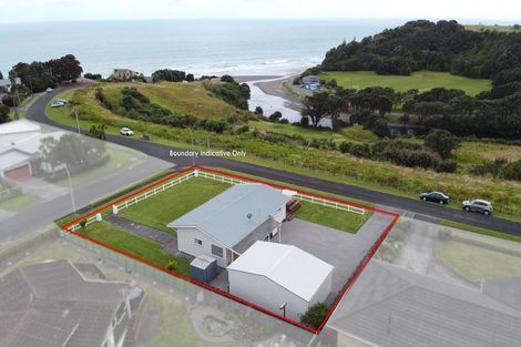 Photo of property in 20 Mace Terrace, Oakura, 4314
