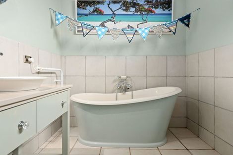 Photo of property in 35 The Esplanade, Huntington, Hamilton, 3210