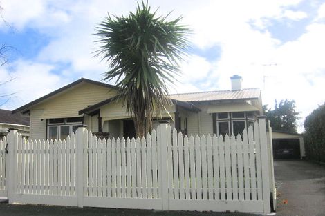 Photo of property in 17 Chelwood Street, Takaro, Palmerston North, 4412