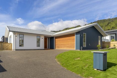 Photo of property in 18 Karearea Avenue, Waikanae, 5036