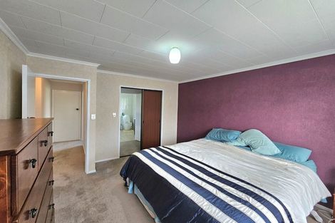 Photo of property in 4 Poplar Grove, Whalers Gate, New Plymouth, 4310