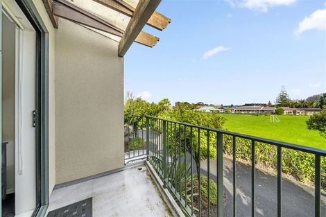 Photo of property in 4/15 Harbour View Road, Te Atatu Peninsula, Auckland, 0610
