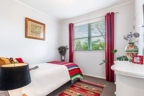 Photo of property in 18 Taioma Crescent, Te Atatu Peninsula, Auckland, 0610