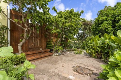 Photo of property in 18 Main Road, Waikanae, 5036