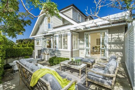 Photo of property in 16 Tiri Road, Milford, Auckland, 0620