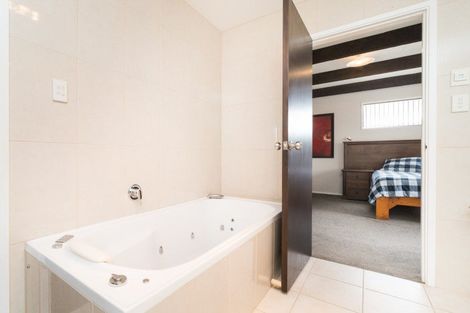 Photo of property in 16 Akaroa Avenue, Awapuni, Palmerston North, 4412