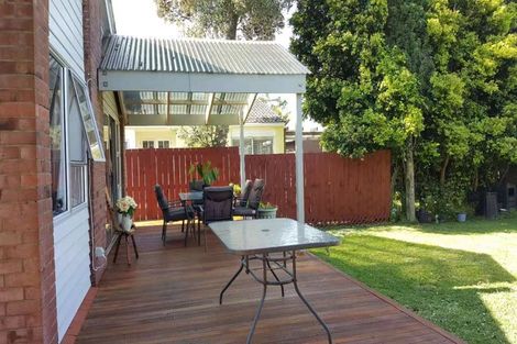 Photo of property in 2/76 Glenvar Road, Torbay, Auckland, 0630