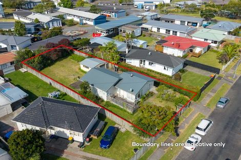 Photo of property in 68 Edgewater Drive, Pakuranga, Auckland, 2010