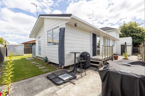 Photo of property in 11 Perrin Place, Kelvin Grove, Palmerston North, 4414