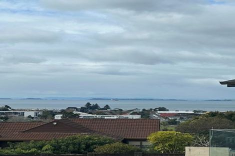 Photo of property in 1b Robin Lane, Browns Bay, Auckland, 0630