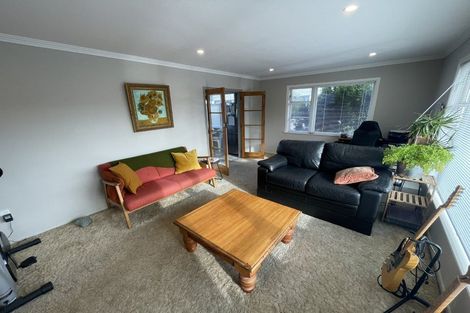 Photo of property in 35 Pokohiwi Road, Normandale, Lower Hutt, 5010